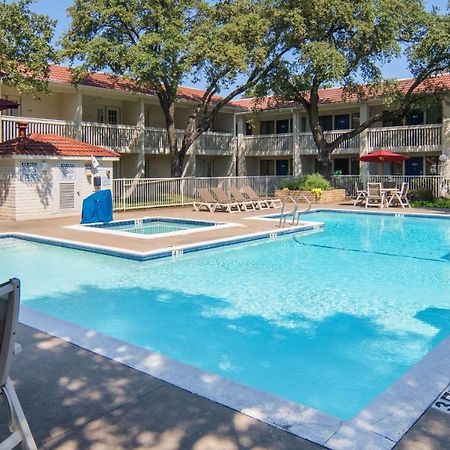 Motel 6-Addison, Tx - Dallas Eksteriør billede