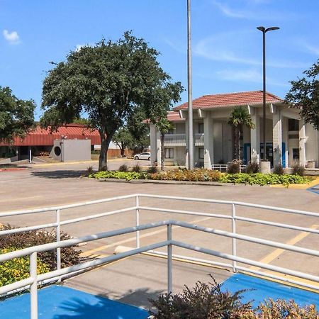 Motel 6-Addison, Tx - Dallas Eksteriør billede