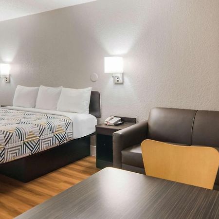 Motel 6-Addison, Tx - Dallas Eksteriør billede