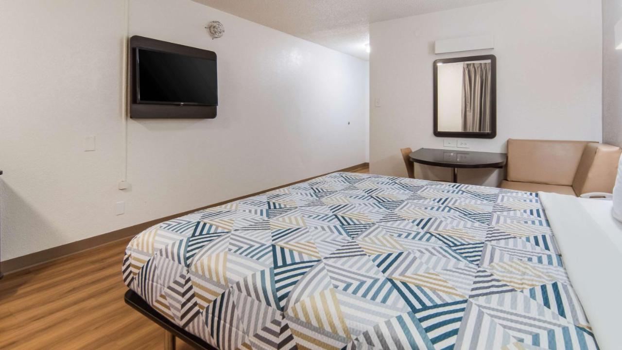 Motel 6-Addison, Tx - Dallas Eksteriør billede