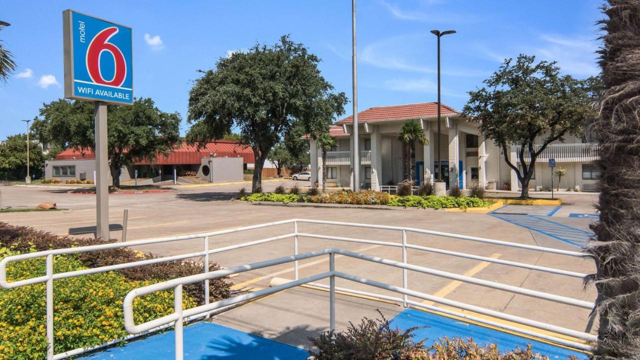 Motel 6-Addison, Tx - Dallas Eksteriør billede