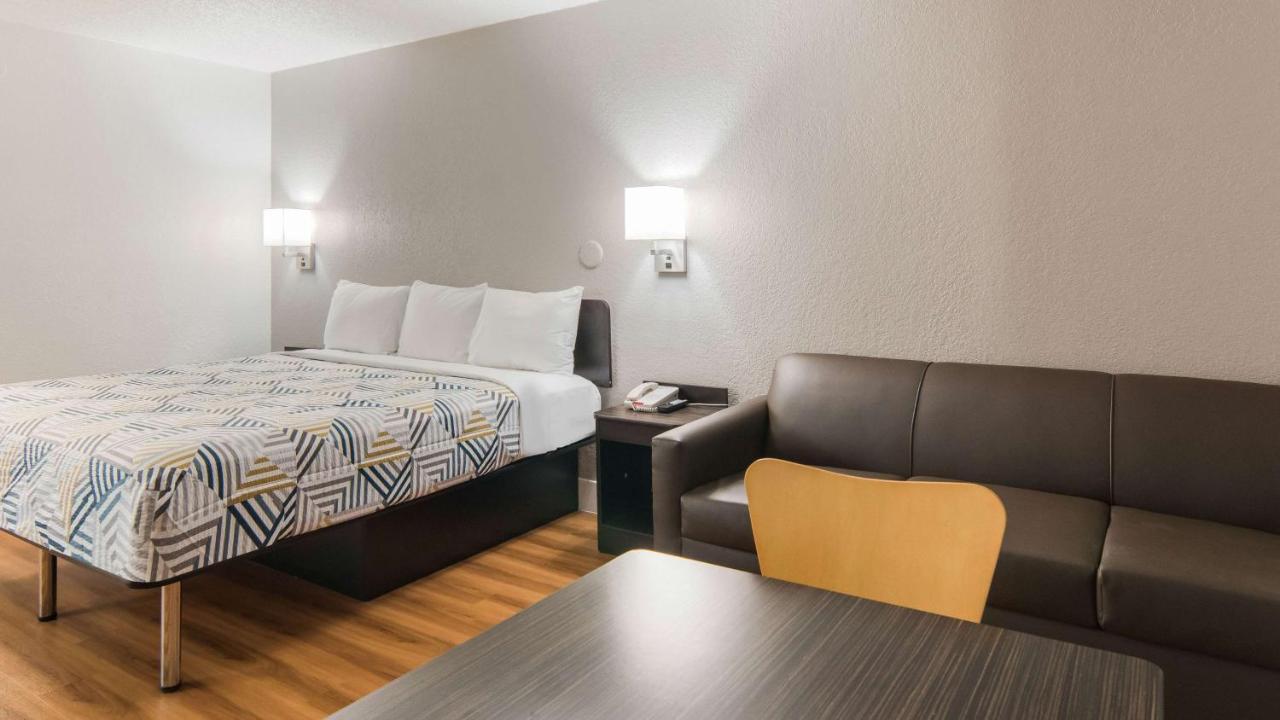 Motel 6-Addison, Tx - Dallas Eksteriør billede