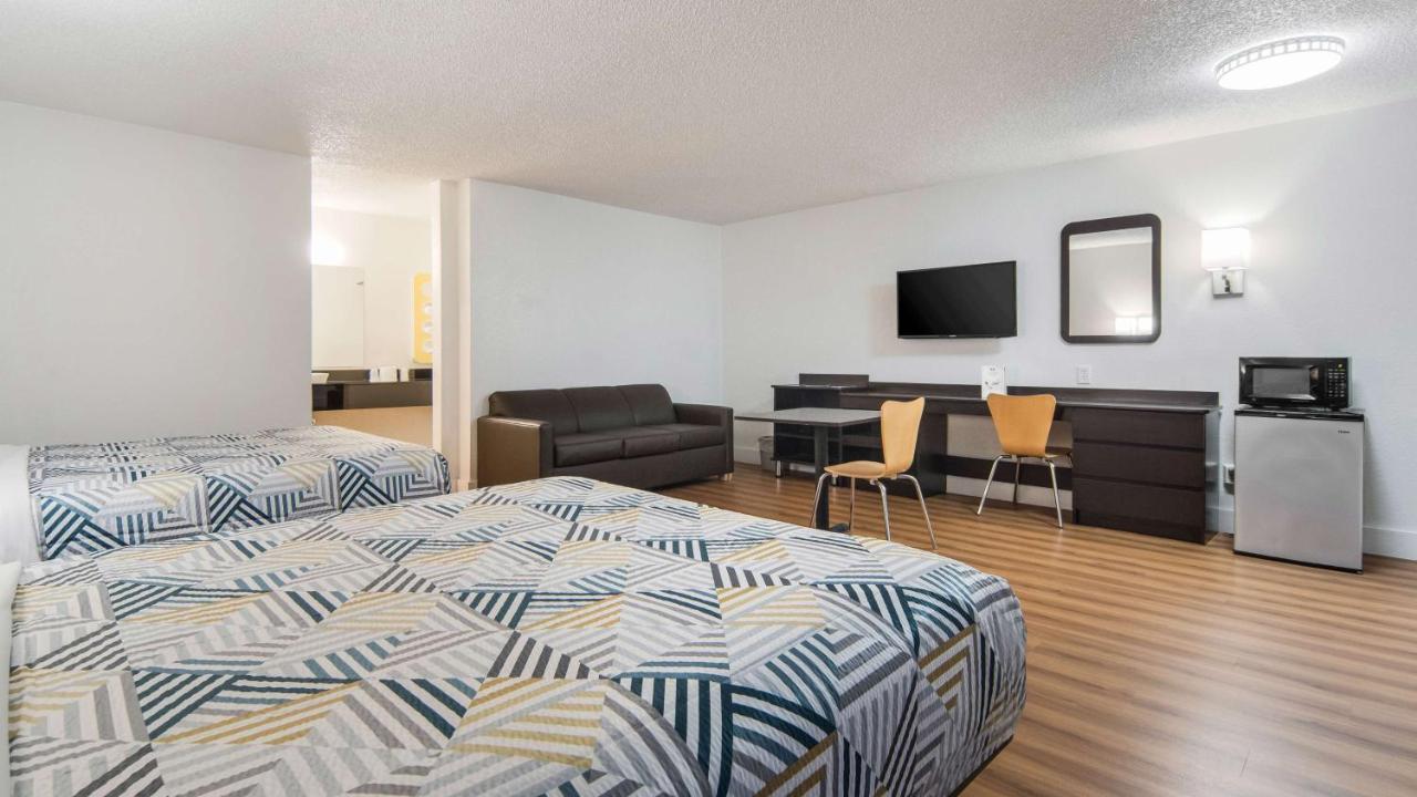 Motel 6-Addison, Tx - Dallas Eksteriør billede