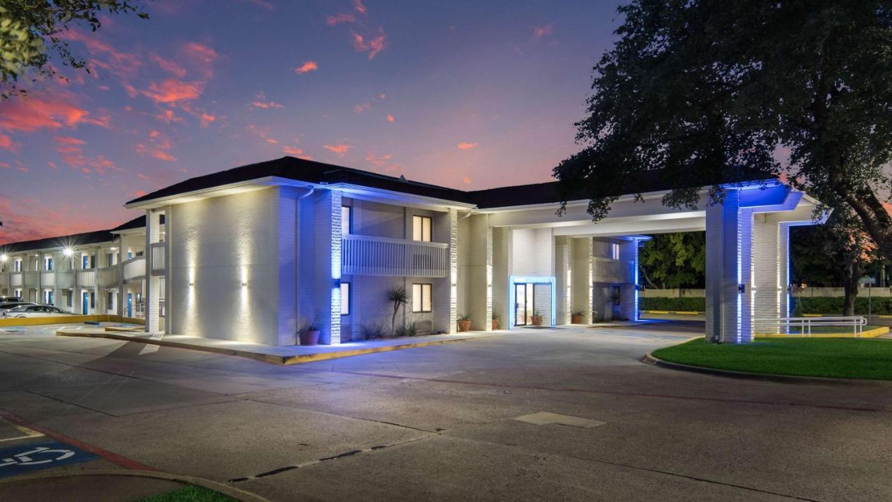 Motel 6-Addison, Tx - Dallas Eksteriør billede