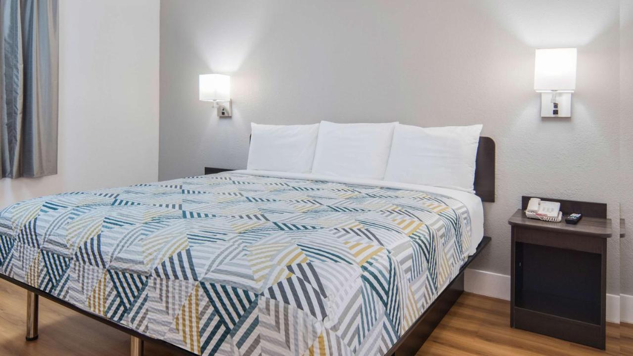 Motel 6-Addison, Tx - Dallas Eksteriør billede