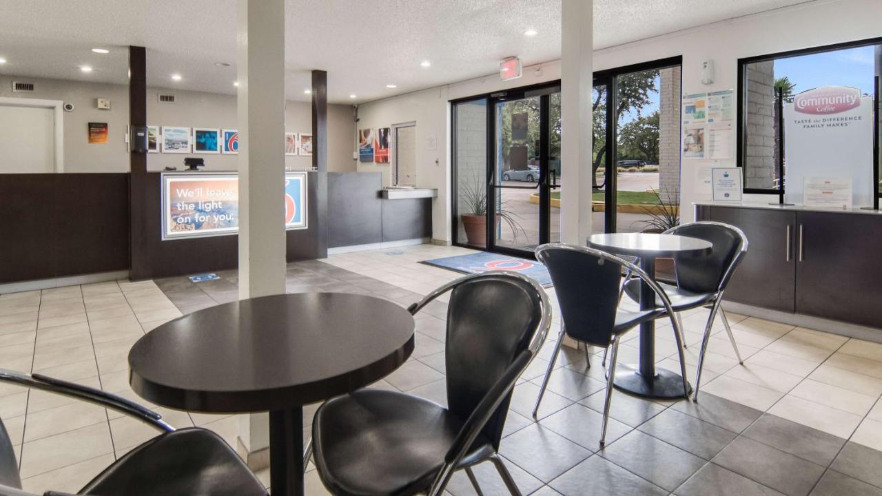 Motel 6-Addison, Tx - Dallas Eksteriør billede