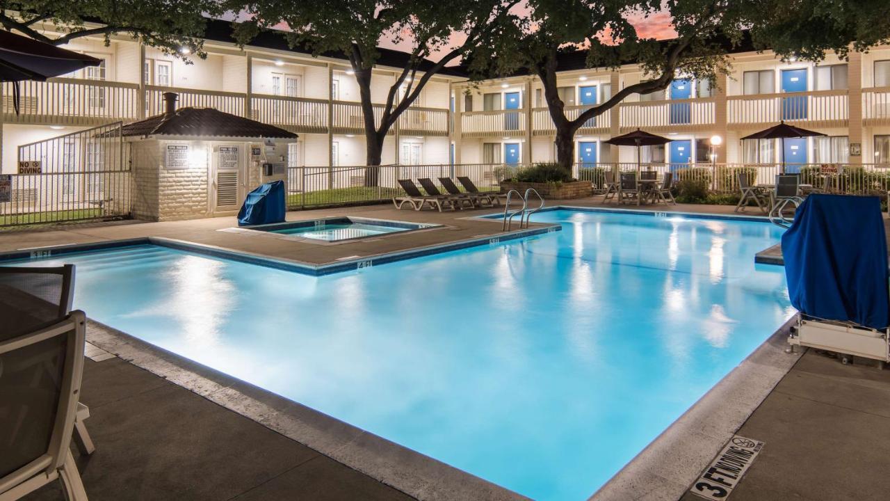 Motel 6-Addison, Tx - Dallas Eksteriør billede