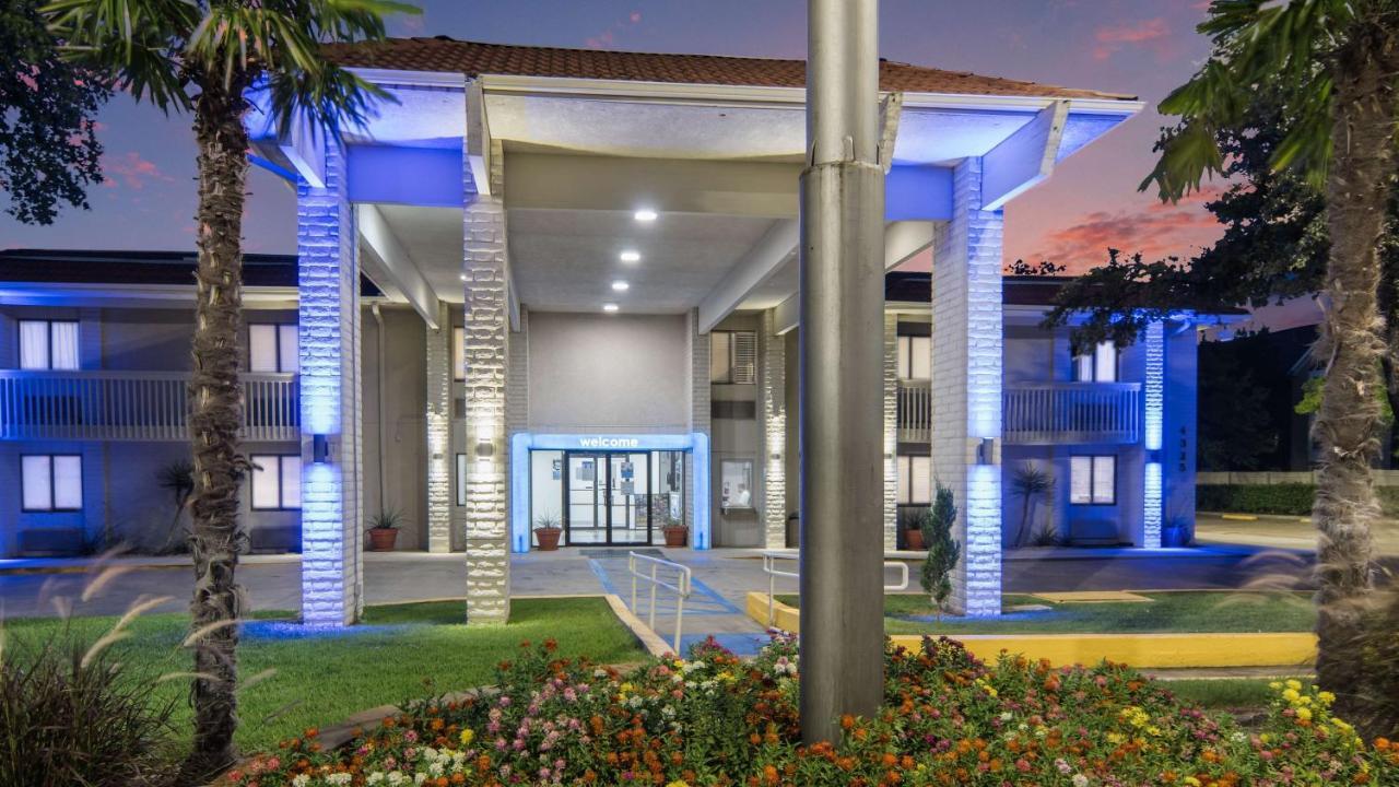 Motel 6-Addison, Tx - Dallas Eksteriør billede