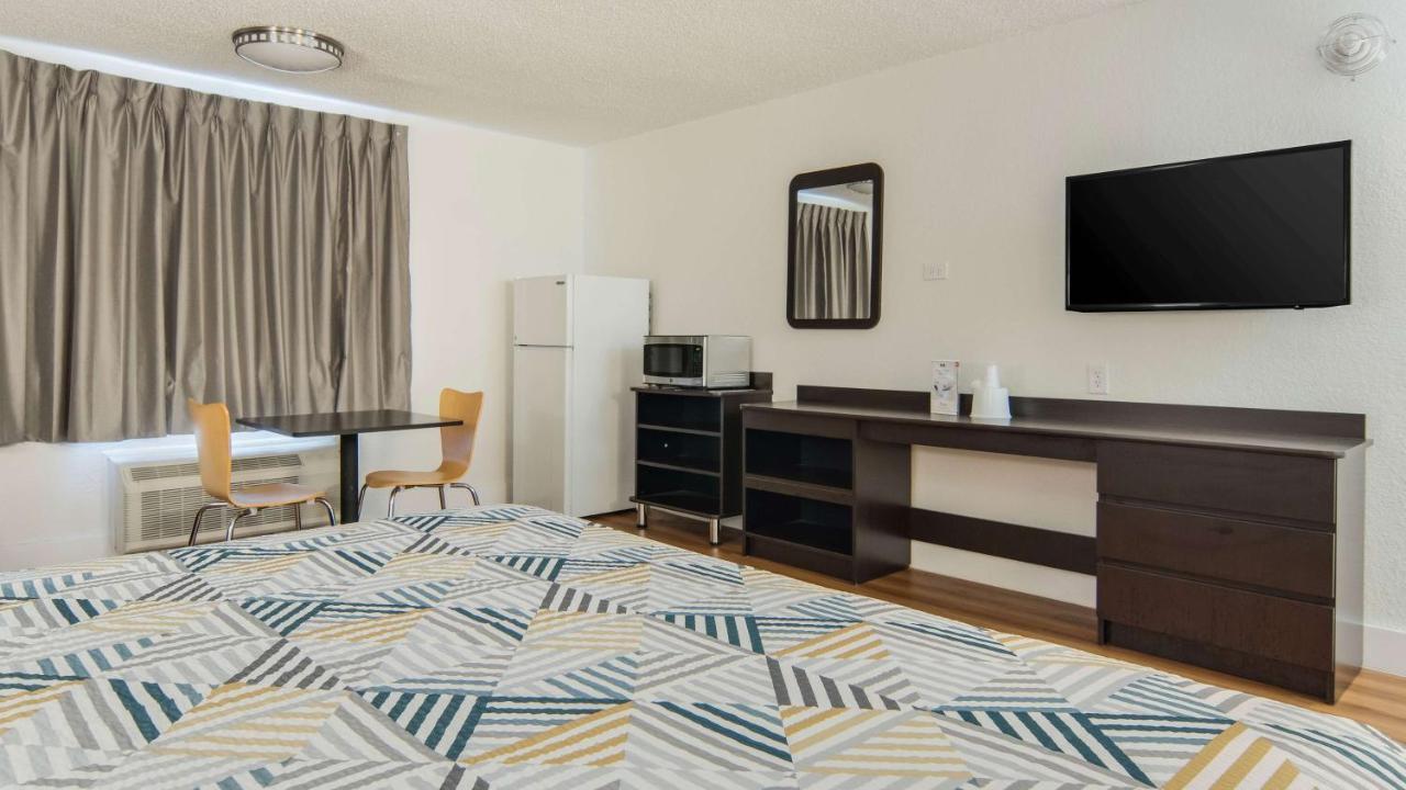 Motel 6-Addison, Tx - Dallas Eksteriør billede