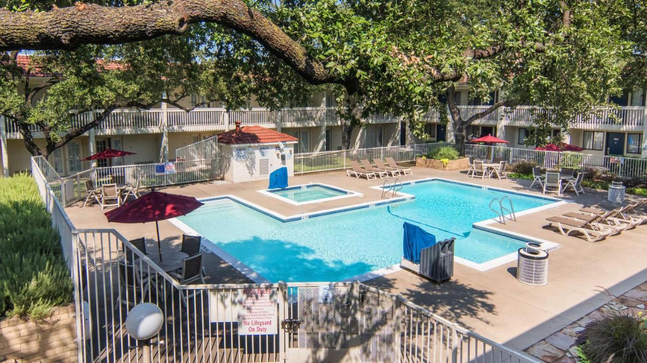 Motel 6-Addison, Tx - Dallas Eksteriør billede