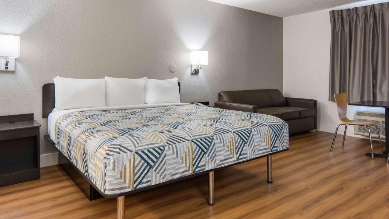 Motel 6-Addison, Tx - Dallas Eksteriør billede