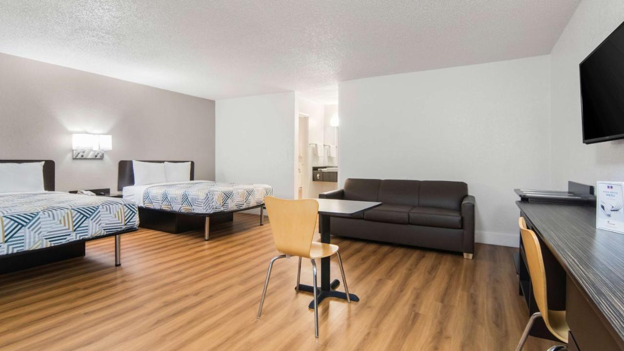 Motel 6-Addison, Tx - Dallas Eksteriør billede
