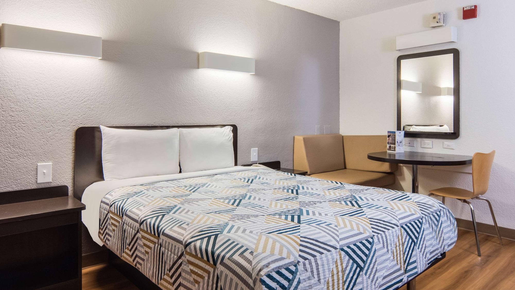 Motel 6-Addison, Tx - Dallas Eksteriør billede