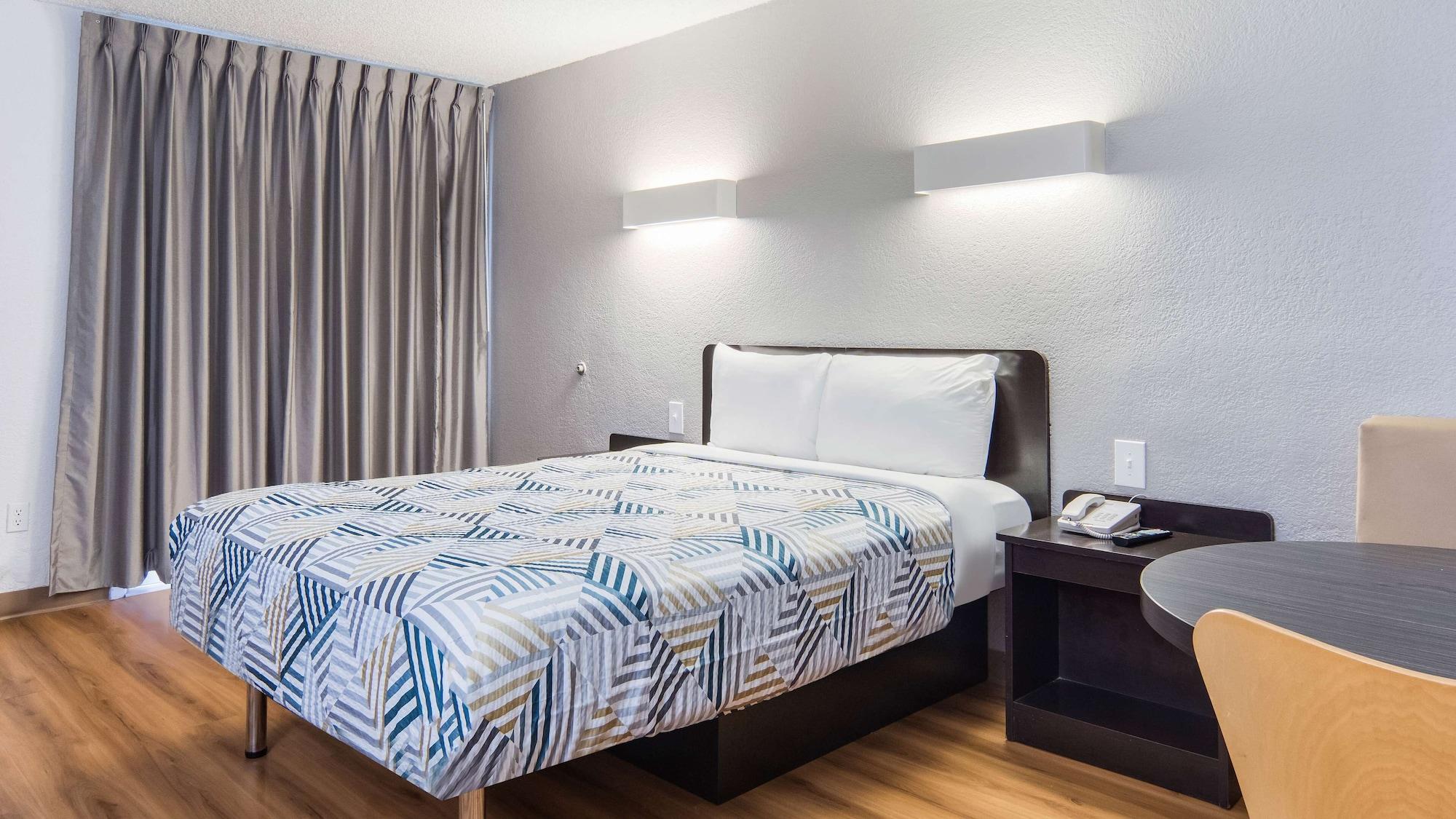 Motel 6-Addison, Tx - Dallas Eksteriør billede