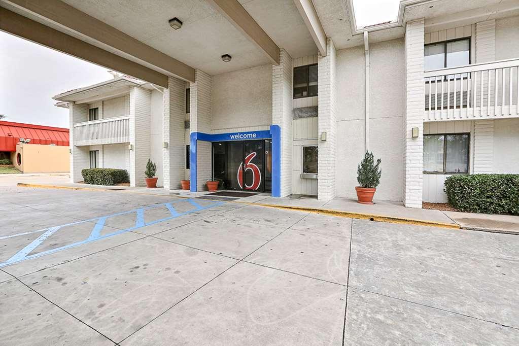 Motel 6-Addison, Tx - Dallas Eksteriør billede