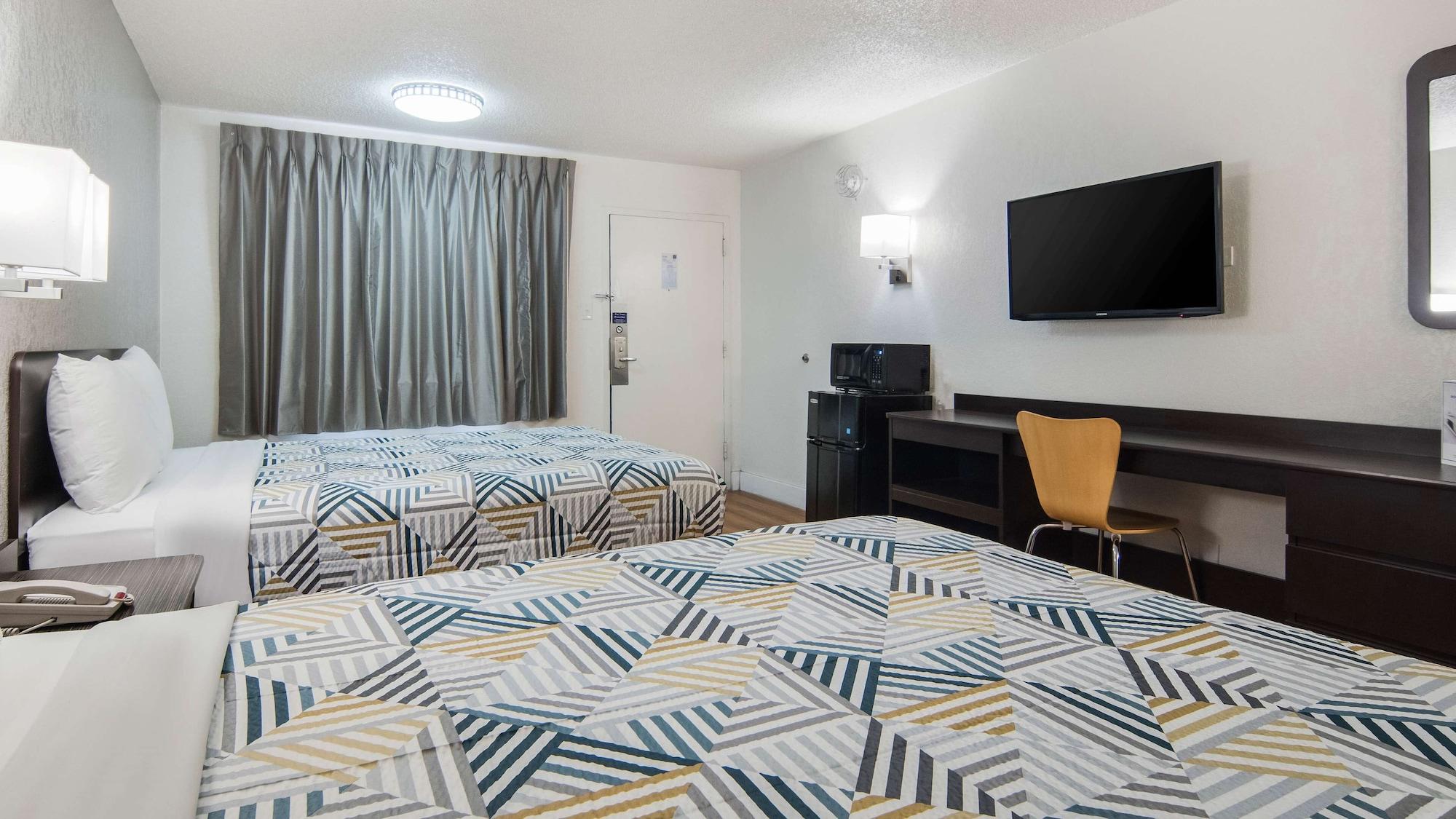 Motel 6-Addison, Tx - Dallas Eksteriør billede