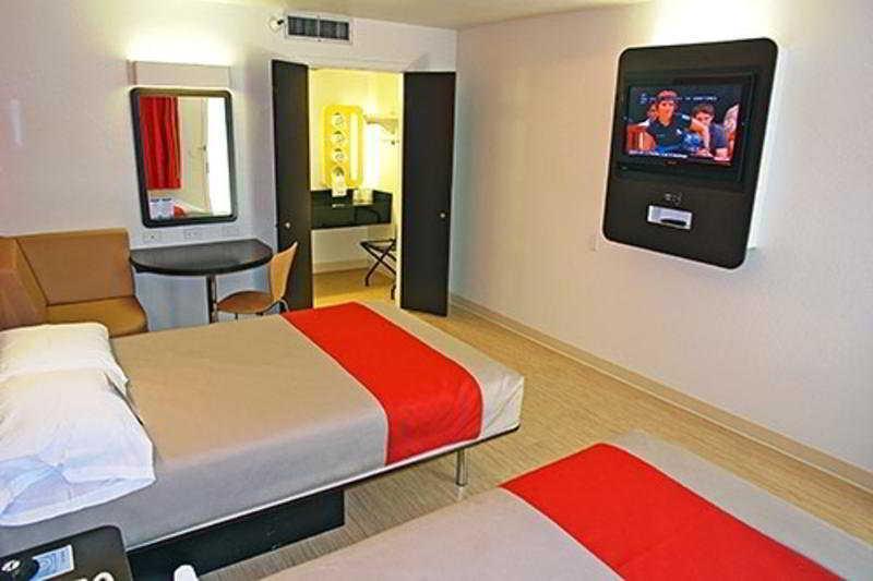 Motel 6-Addison, Tx - Dallas Eksteriør billede