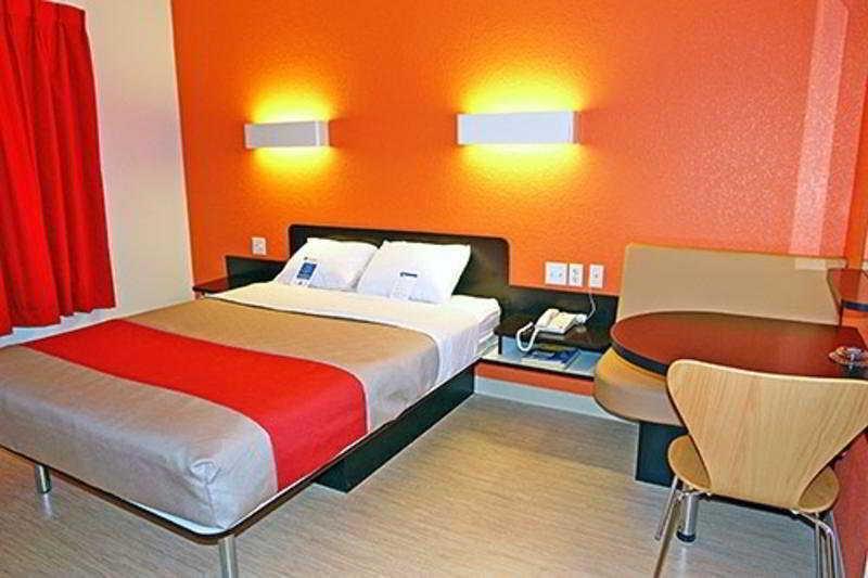 Motel 6-Addison, Tx - Dallas Eksteriør billede