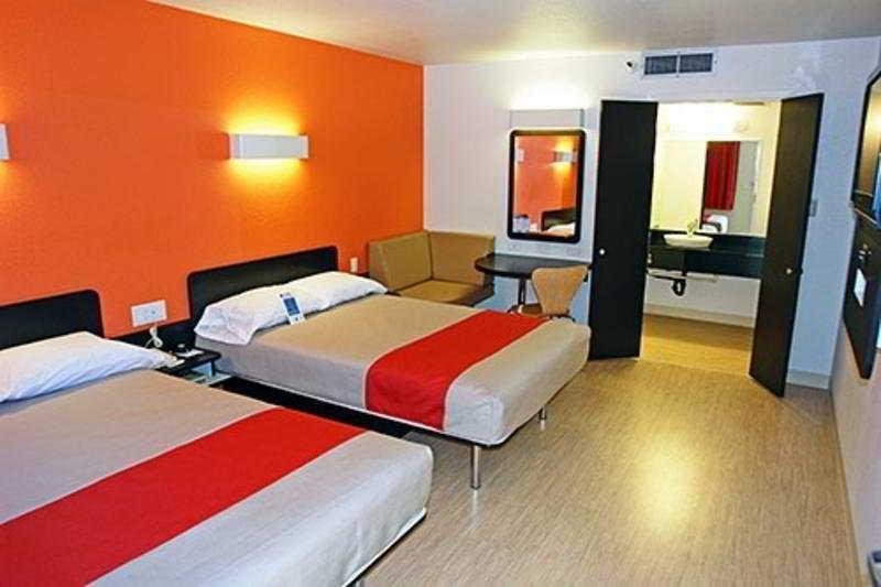 Motel 6-Addison, Tx - Dallas Eksteriør billede