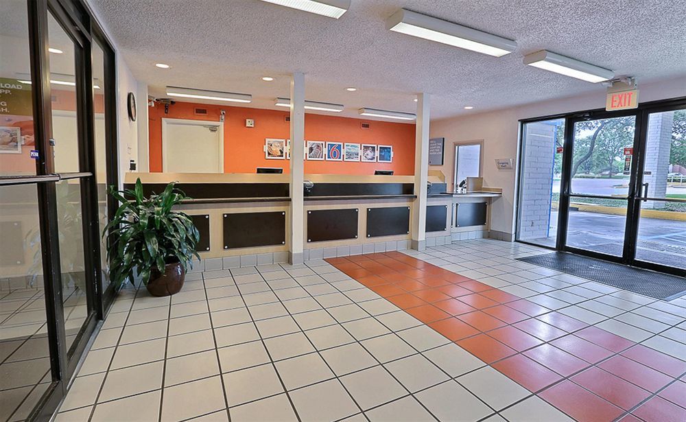 Motel 6-Addison, Tx - Dallas Eksteriør billede