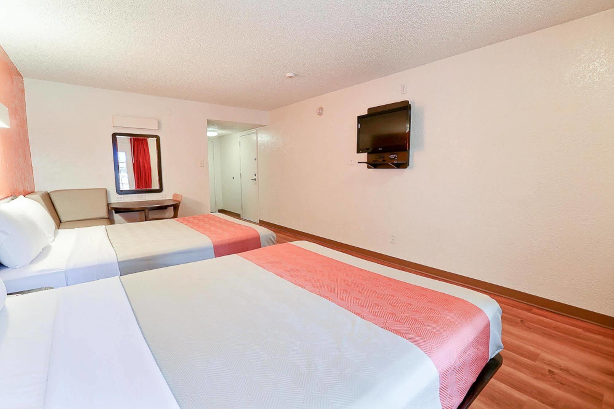 Motel 6-Addison, Tx - Dallas Eksteriør billede
